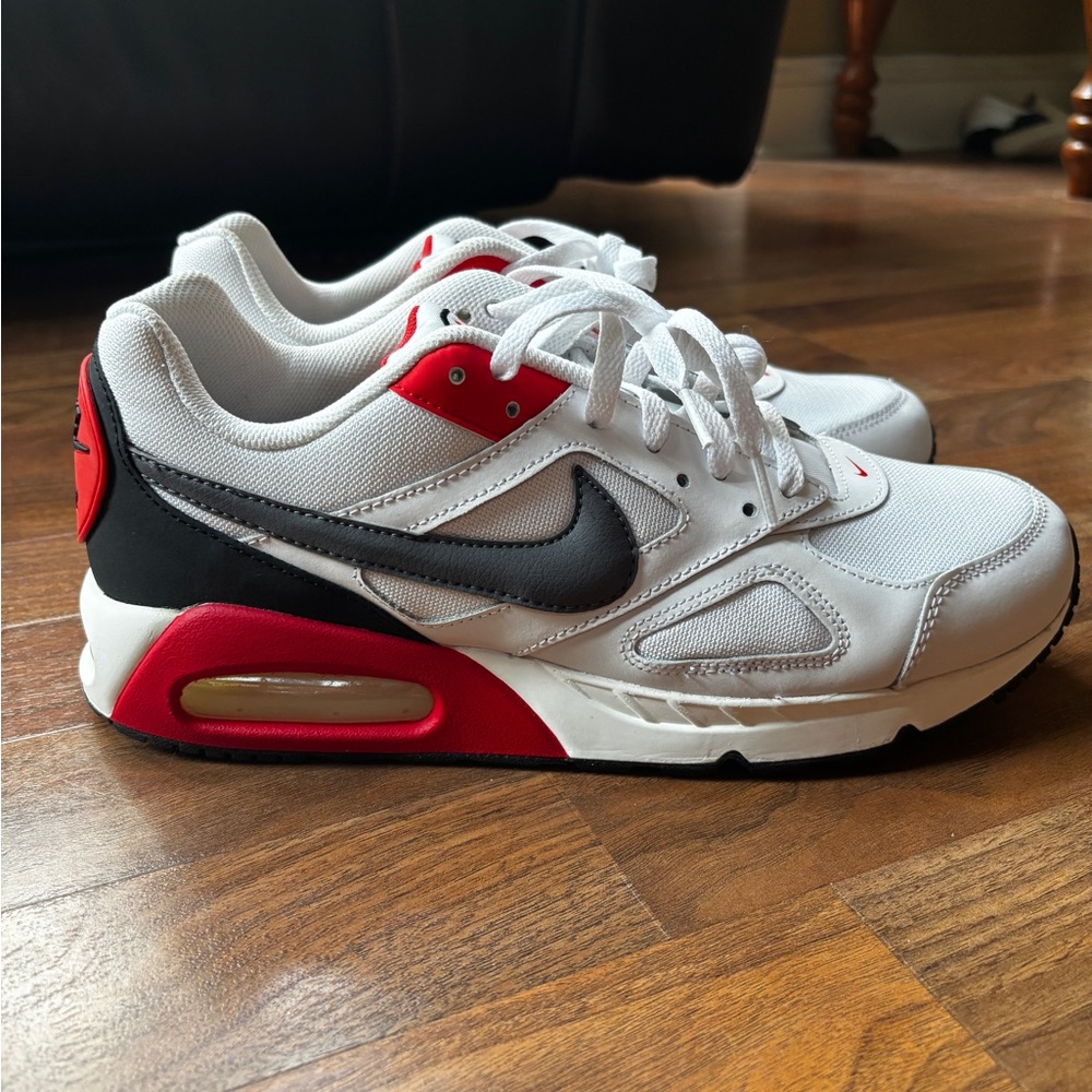 Nike Air Max IVO Shoe's Men's White Habanero Red Dark Grey Sz 11.5 US